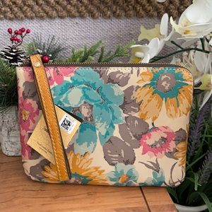 🔥Sale 🔥Patricia Nash Wristlet 👜First Bloom 👜